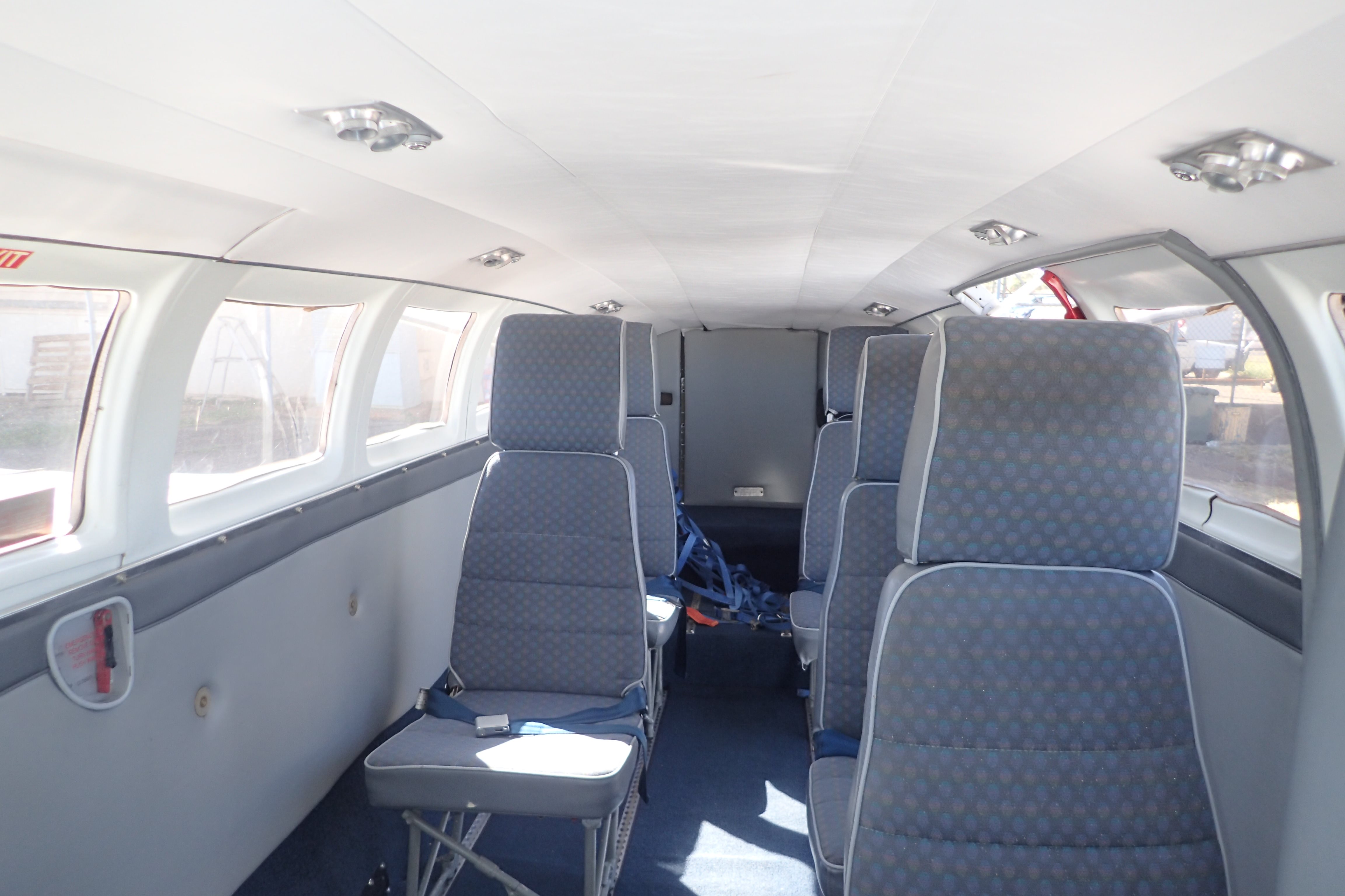интерьер самолета Cessna 404